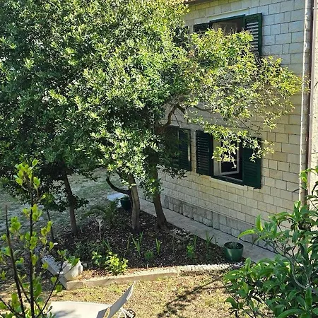 Будинок відпочинку Garden House