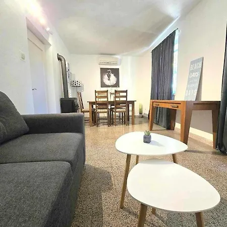 Garden House Будинок відпочинку Тучепи